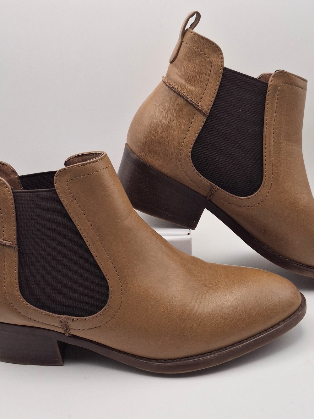 HARLOW Chelsea Boots Women's Tan Cognac Brown Elastic Side Block Heel Sz 7